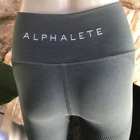 Alphalete Seamless Green Leggings Women's Size Medium - Picture 4 of 10